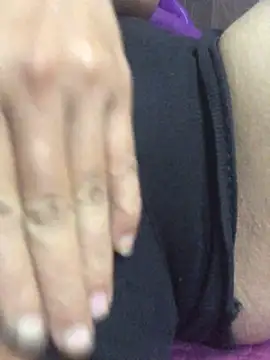 Snapshot of Anh-cute chatting on 11-18-25, 01:32 Anh-cute online show from 11-18-25, 01:32