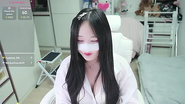 Snapshot of kimhyeona2005 chatting on 04-30-26, 12:01 kimhyeona2005 online show from 04-30-26, 12:01