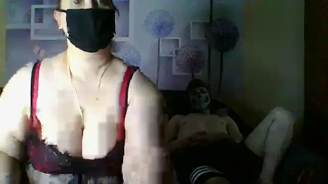 Snapshot of honey_sweet_couple chatting on 11-14-25, 10:46 honey sweet couple online show from 11-14-25, 10:46