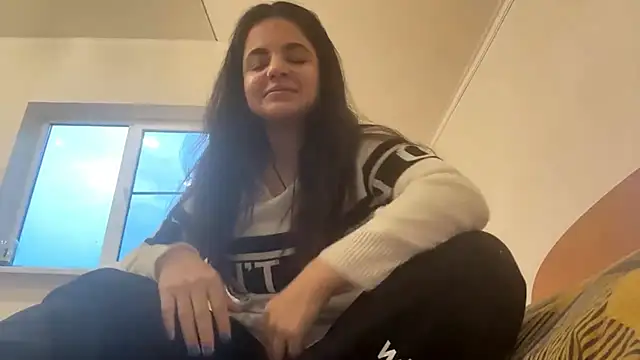 Snapshot of ArielleLeitao chatting on 11-16-25, 01:49 ArielleLeitao online show from 11-16-25, 01:49