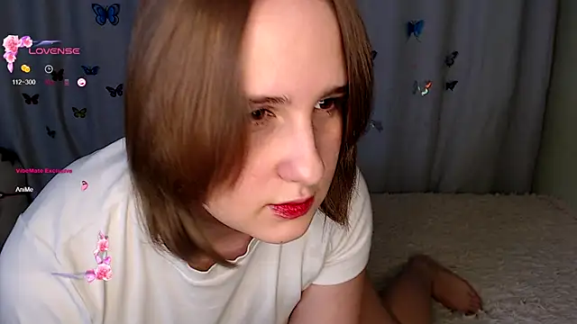 Snapshot of LightNea chatting on 11-30-25, 04:08 LightNea online show from 11-30-25, 04:08