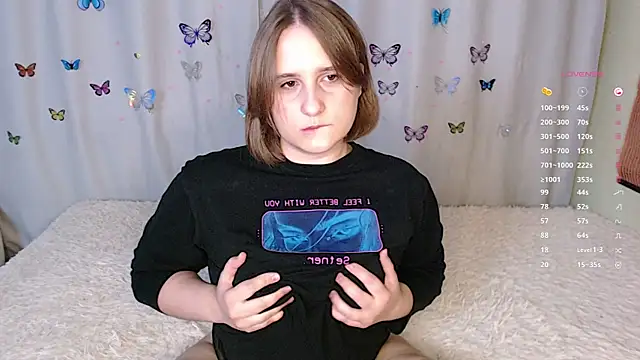 Snapshot of LightNea chatting on 11-17-25, 01:15 LightNea online show from 11-17-25, 01:15