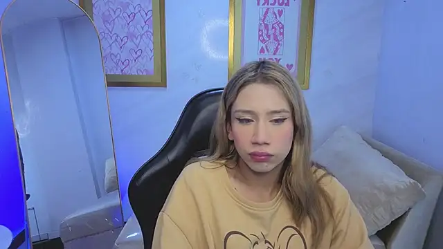 Evy Luxx v online show from 04-08-26, 03:30