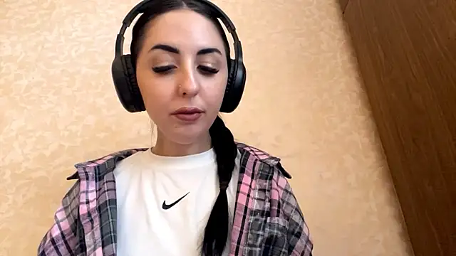 CindyFlowers online show from 11-14-25, 12:20