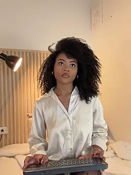 Snapshot of vanestraus chatting on 02-20-26, 08:33 vanestraus online show from 02-20-26, 08:33