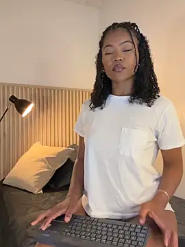 Snapshot of vanestraus chatting on 02-05-26, 08:48 vanestraus online show from 02-05-26, 08:48