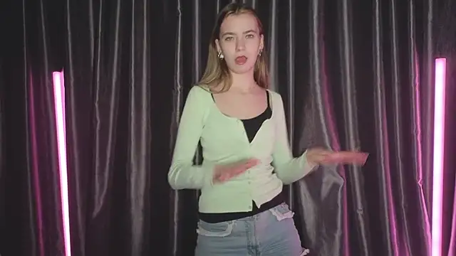 RochelCozzi online show from 11-25-25, 08:20