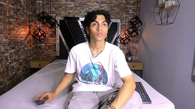 MattFiore online show from 12-18-25, 07:40