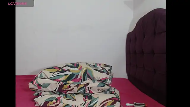 Snapshot of Salma_G1 chatting on 05-04-26, 12:52 Salma G1 online show from 05-04-26, 12:52