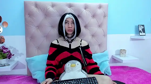 Snapshot of Charlothe_7 chatting on 12-14-25, 04:08 Charlothe 7 online show from 12-14-25, 04:08