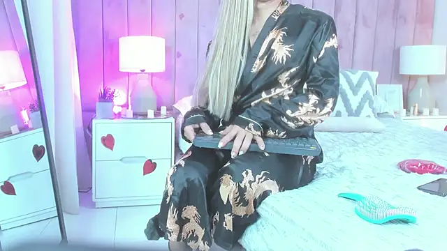 Snapshot of Valentino_moretti chatting on 02-20-26, 12:18 Valentino moretti online show from 02-20-26, 12:18