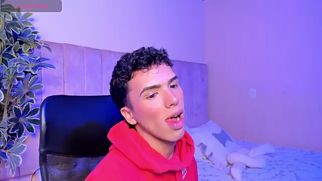 Snapshot of Seab_trooy chatting on 11-15-25, 04:38 Seab trooy online show from 11-15-25, 04:38