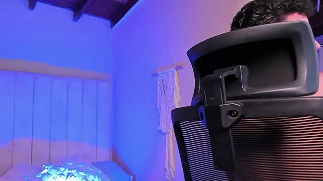 Snapshot of Seab_trooy chatting on 02-12-26, 06:13 Seab trooy online show from 02-12-26, 06:13