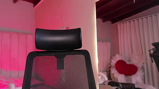 Snapshot of Seab_trooy chatting on 02-20-26, 05:04 Seab trooy online show from 02-20-26, 05:04