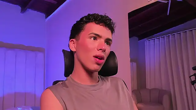 Snapshot of Seab_trooy chatting on 02-05-26, 03:13 Seab trooy online show from 02-05-26, 03:13