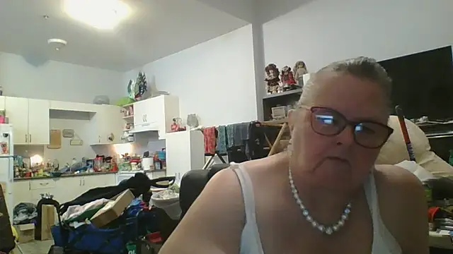 TiguhguhrsRose online show from 01-15-26, 01:09