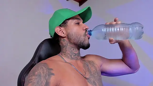 LuigiVitale 1 online show from 11-28-25, 04:34