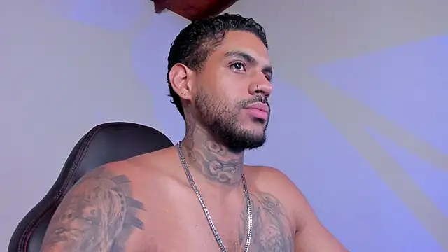 LuigiVitale 1 online show from 11-23-25, 01:04