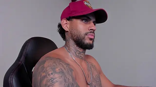 LuigiVitale 1 online show from 02-08-26, 03:48