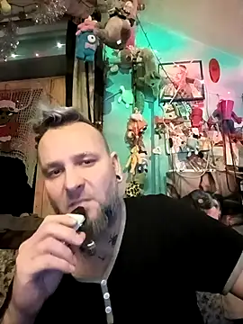 Snapshot of Joy80Snake chatting on 11-15-25, 04:33 Joy80Snake online show from 11-15-25, 04:33