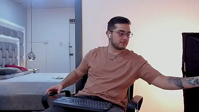 Ethan Greys online show from 12-22-25, 03:50