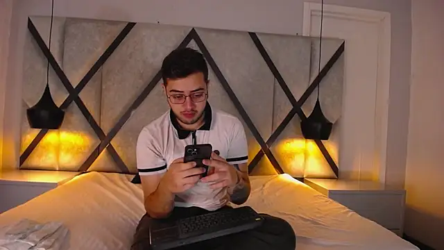 Ethan Greys online show from 12-20-25, 11:51