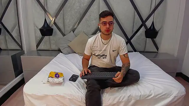 Ethan Greys online show from 01-14-26, 11:30