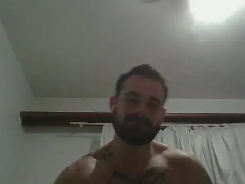 Snapshot of MauricioHot42 chatting on 11-18-25, 12:48 MauricioHot42 online show from 11-18-25, 12:48
