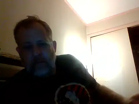 Snapshot of Mikey40wv chatting on 11-15-25, 02:37 Mikey40wv online show from 11-15-25, 02:37
