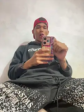 Luigi cumming1 online show from 04-26-26, 05:16