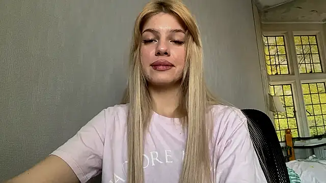 Snapshot of MarielleAdrien chatting on 11-15-25, 08:29 MarielleAdrien online show from 11-15-25, 08:29