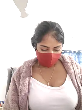 Snapshot of Red_Love_1 chatting on 12-21-25, 03:52 Red Love 1 online show from 12-21-25, 03:52