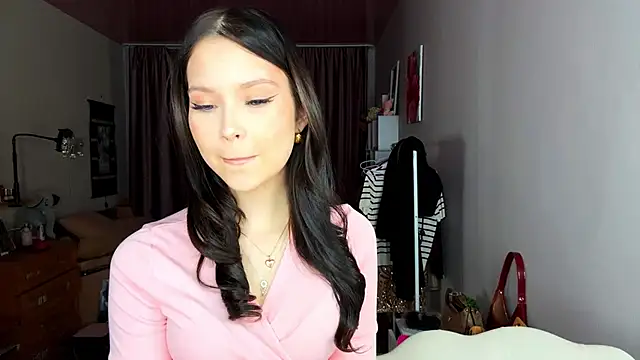 Snapshot of EmmaJonse chatting on 11-15-25, 11:47 EmmaJonse online show from 11-15-25, 11:47