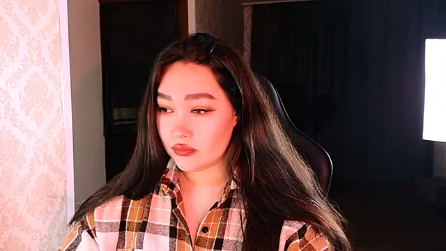 Emma Uilson online show from 11-30-25, 02:18