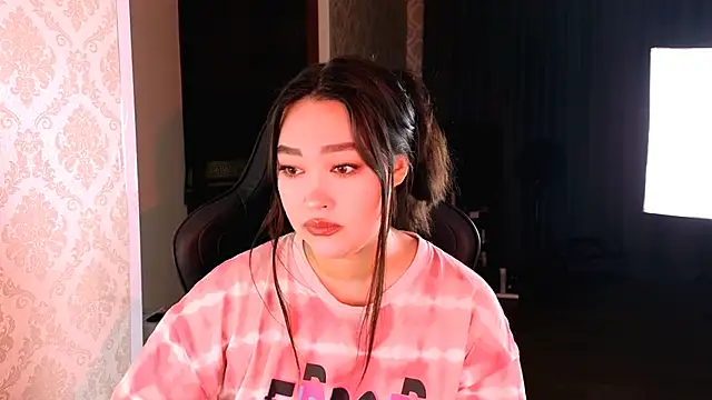 Emma Uilson online show from 11-25-25, 10:26