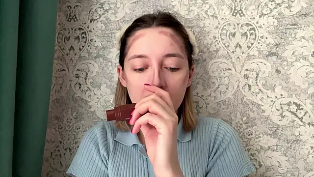 Emily lyy online show from 12-15-25, 07:36