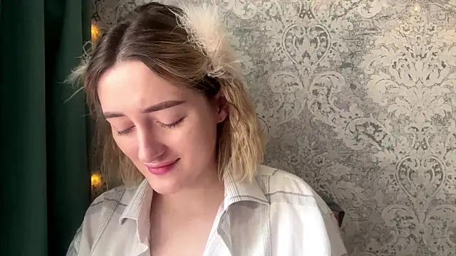 Emily lyy online show from 11-29-25, 09:20