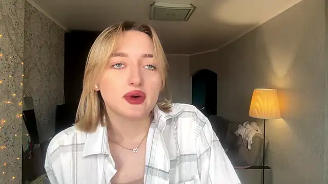 Snapshot of Emily_lyy chatting on 11-20-25, 09:21 Emily lyy online show from 11-20-25, 09:21