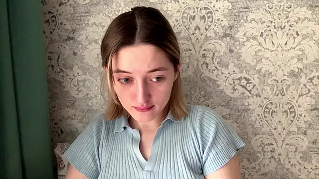 Emily lyy online show from 12-22-25, 08:03