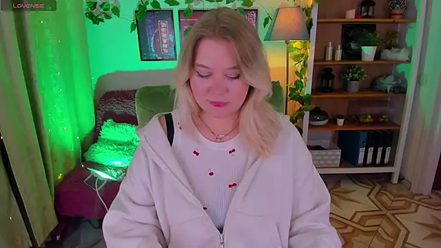 LouiseMous online show from 11-30-25, 10:32