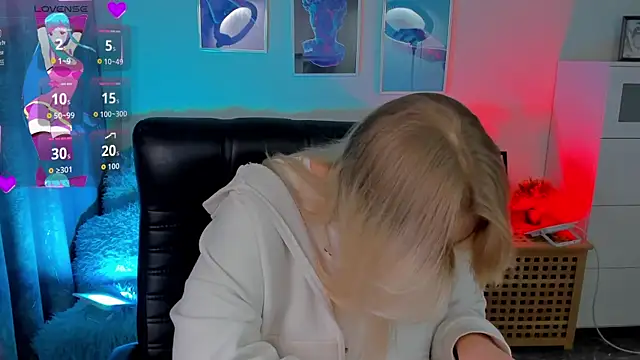 LouiseMous online show from 11-24-25, 10:21