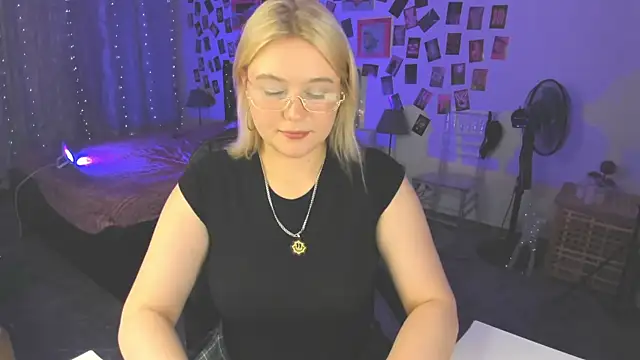 Snapshot of LouiseMous chatting on 07-07-26, 03:15 LouiseMous online show from 07-07-26, 03:15