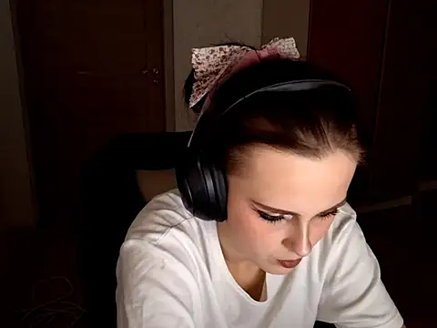 LouiseMarengo online show from 11-25-25, 05:02