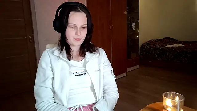 LouiseMarengo online show from 11-17-25, 05:39