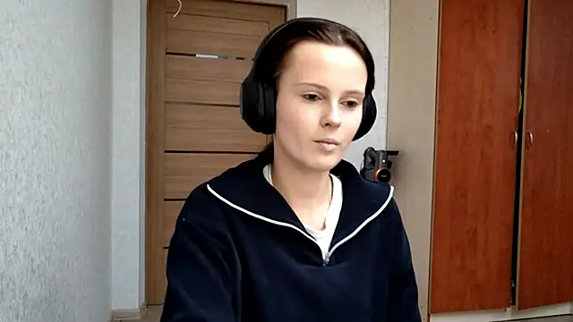 LouiseMarengo online show from 11-29-25, 12:16