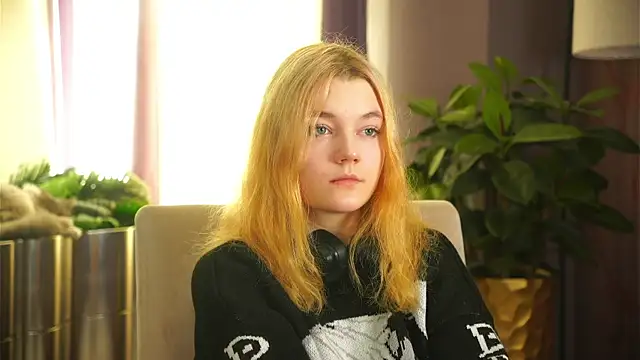 SindyRoskelley online show from 11-18-25, 05:22