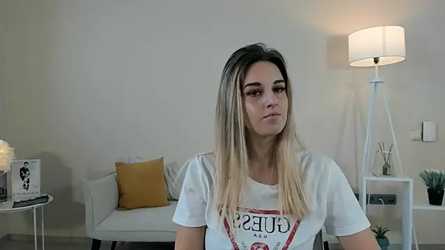 Snapshot of AnnettaUlman chatting on 11-16-25, 06:51 AnnettaUlman online show from 11-16-25, 06:51