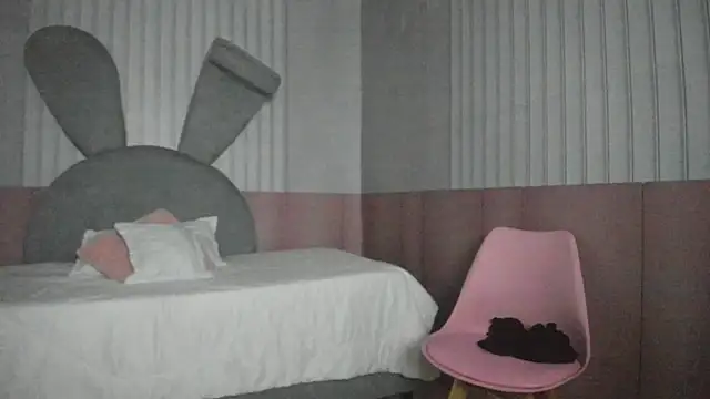 Snapshot of arietta_skinny chatting on 06-21-26, 04:51 arietta skinny online show from 06-21-26, 04:51
