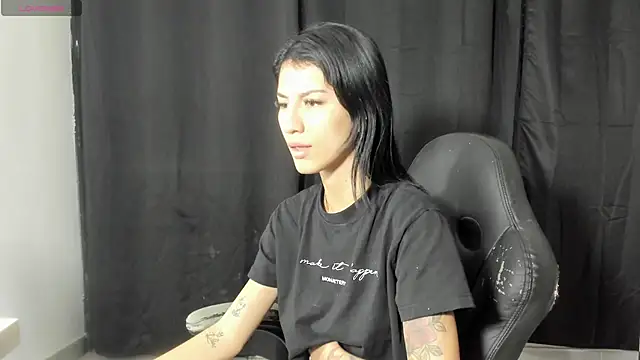 Hot play18 online show from 04-18-26, 05:59