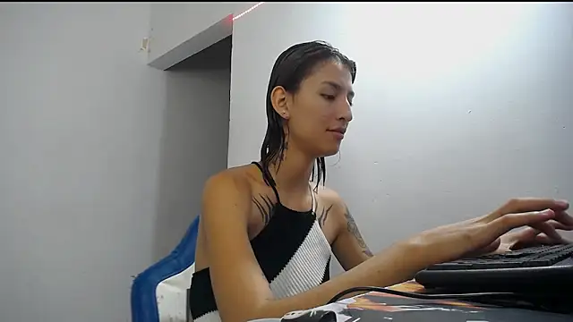 Hot play18 online show from 02-19-26, 09:34